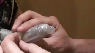 Khiêu khích phim séc hay busty tình dục-nô lệ guzzles khổng lồ vòi nước đứng trên đầu gối