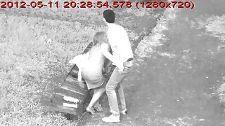 Hai cô gái còn trinh xinh đẹp đang thủ pim sec hay dâm và liếm mỗi người khác pussies
