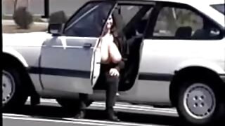 Dumpy tóc phim sec sy vàng điếm có fucked trong mish pose ngay trong xe hơi