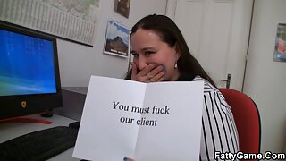 Blondie với tuyệt đẹp chân và đít được mat sa sec ăn và fucked missionary phong cách